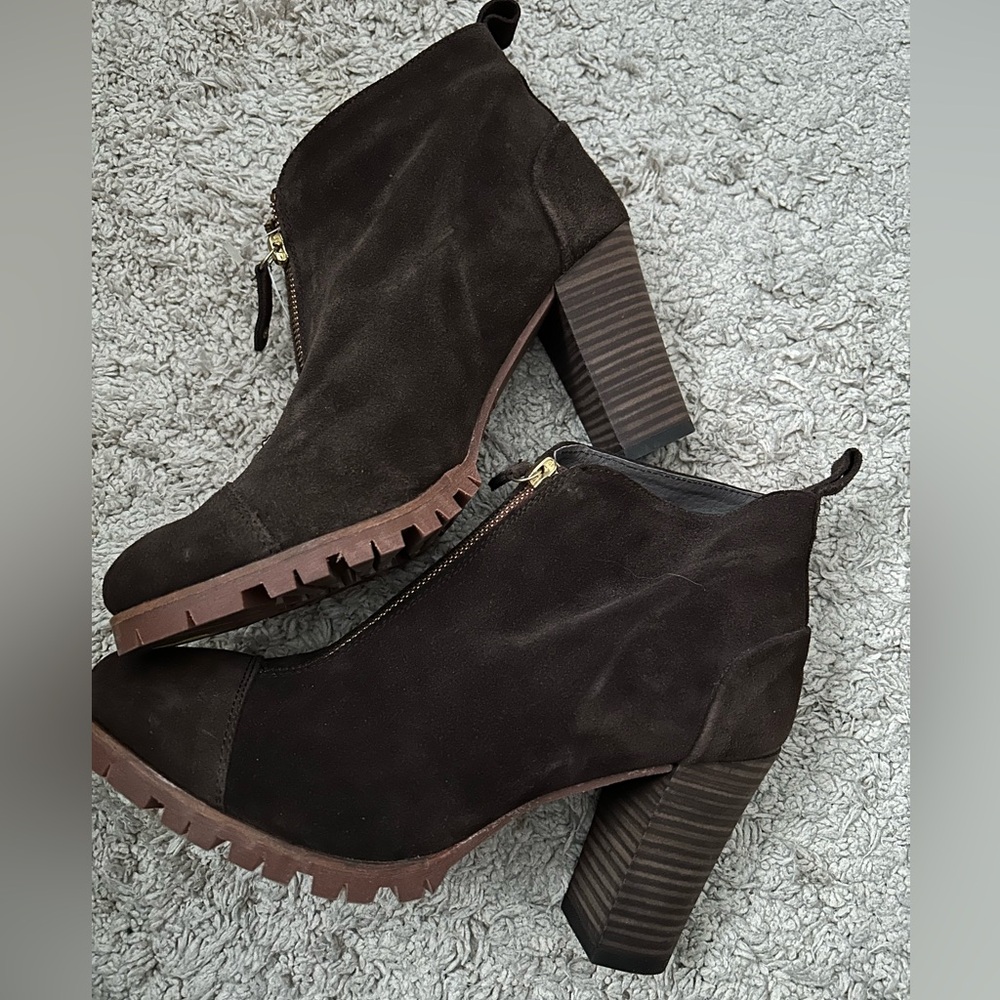 Chic Dark Brown Heeled Ankle Boots NWOT size 7/8